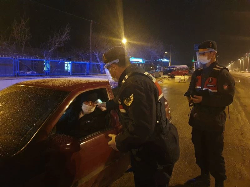 Kısıtlama saatinde eniştesini ziyarete gidince ceza yemekten kurtulamadı
