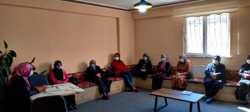 Kadınlara etkili iletişimin nasıl olması gerektiği anlatıldı
