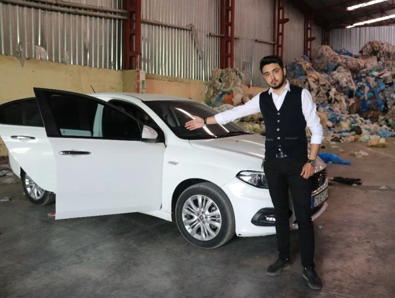 Sıfır otomobilin 2 kapısı değişmiş, direği boyalı çıktı
