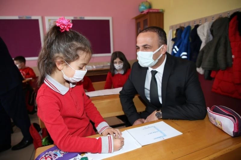 Bölge okullarına hayırsever iş adamlarından eğitim yatırımı
