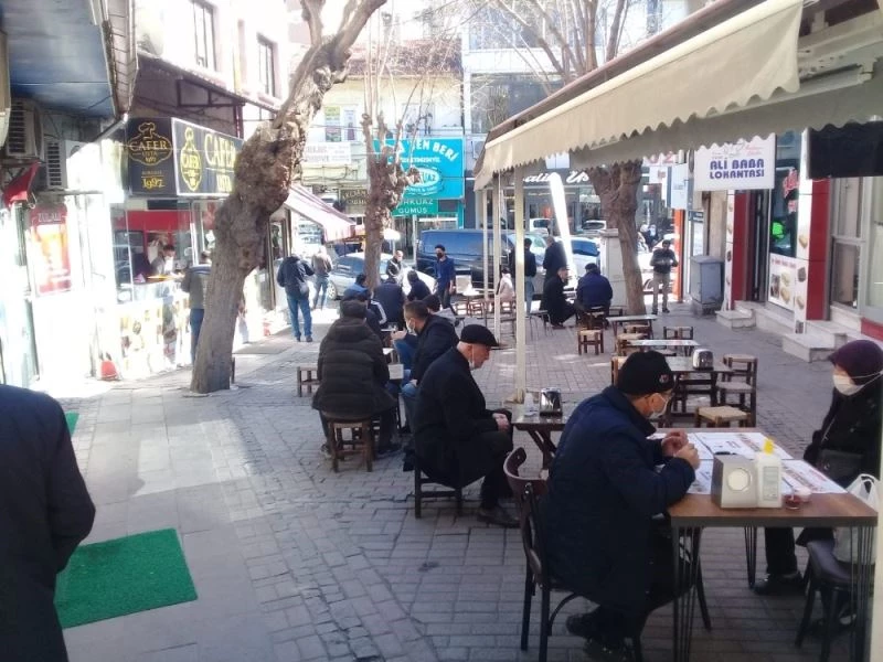 Lokanta ve restoranlar açıldı ama vatandaş tedirgin
