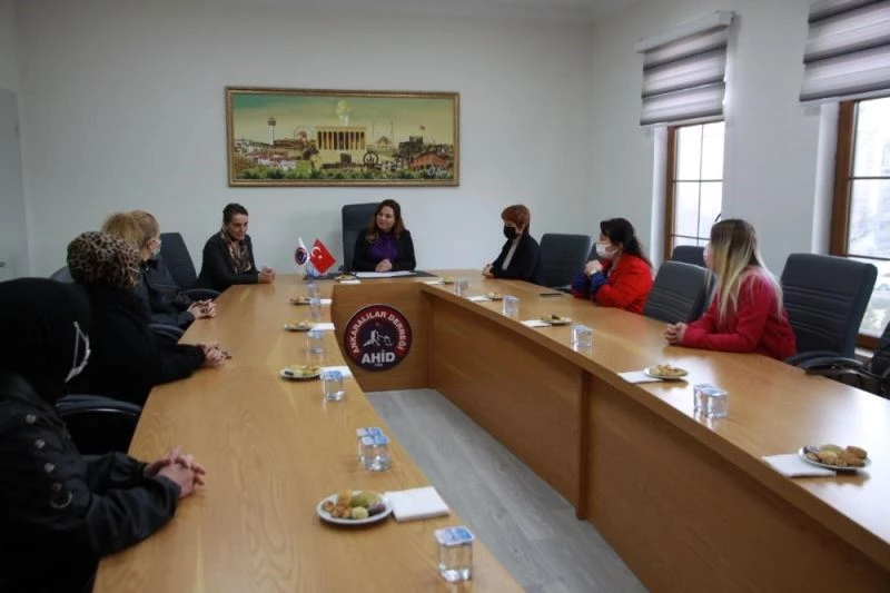 AHİD kadınları kadına yönelik şiddette tek ses oluyor
