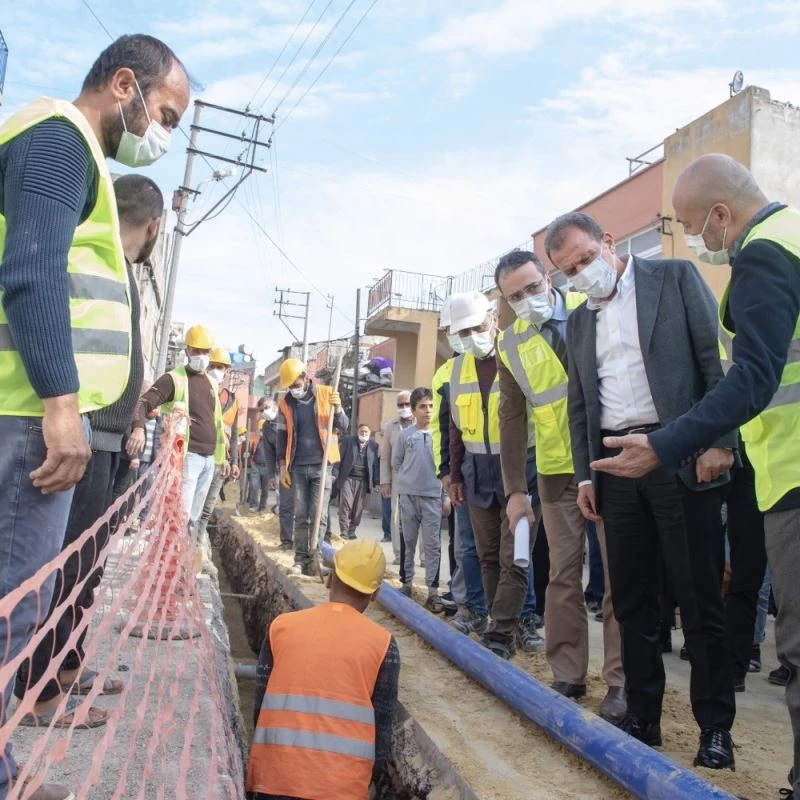 Seçer, Çay ve Çilek Mahallerini kapsayan içme suyu hattı çalışmalarını inceledi

