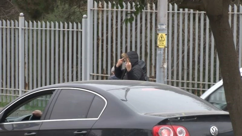 (Özel) Ataşehir’de güpegündüz dolandırıcılığa çıkan kadınların pişkin tavırları pes dedirtti
