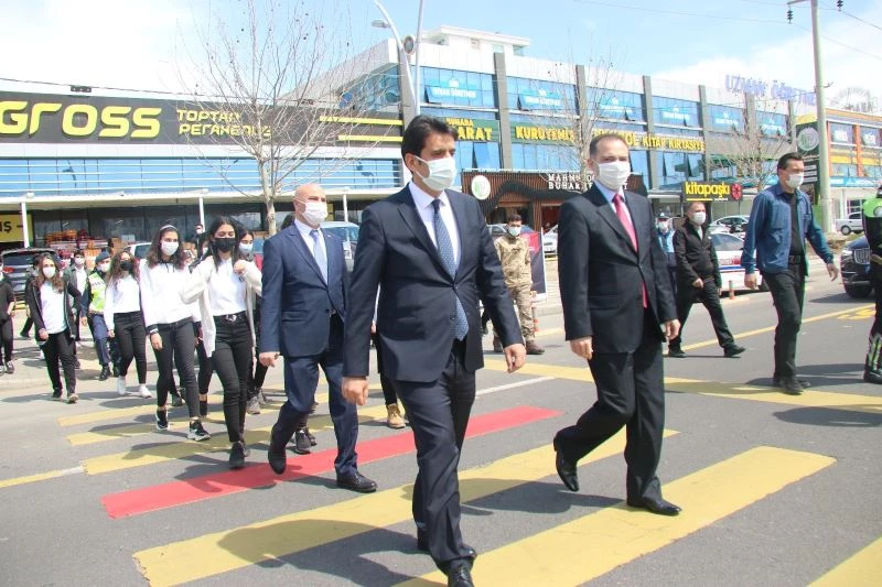 Diyarbakır’da ‘Yaya Önceliği Kırmızı Çizgimizdir’ Projesi hayata geçirildi
