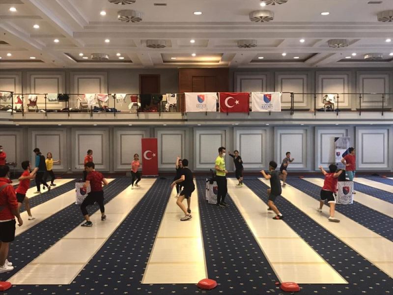 Yıldız ve Genç Eskrim Milli Takımı sporcularının Antalya kampı devam ediyor