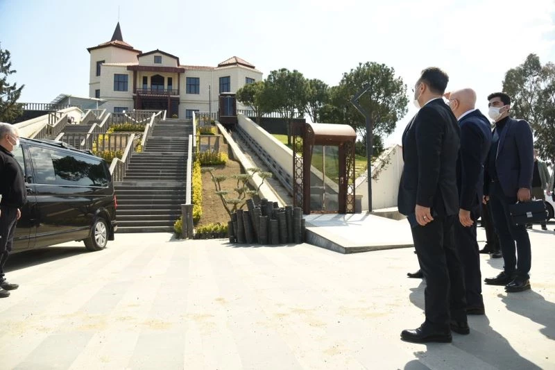 Bakan Yardımcısı Erdil, Adnan Menderes Müzesi’nde incelemelerde bulundu
