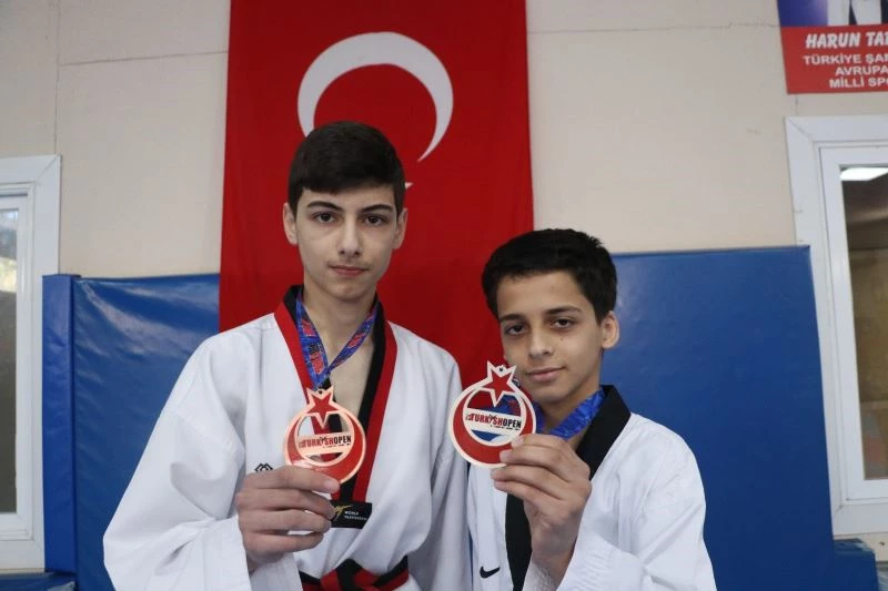 Ağabeylerini yenerek madalya kazanan milli tekvandocuların hedefi olimpiyatlar
