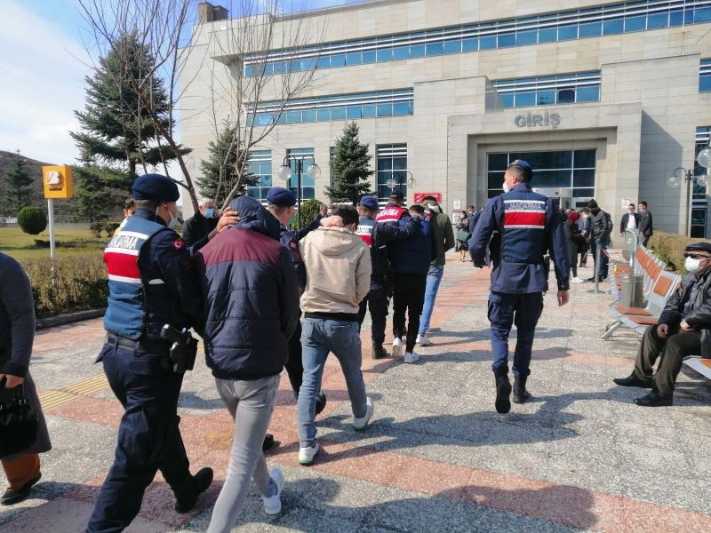Ankara’da kaçakçılık, uyuşturucu ve hırsızlık operasyonları: 23 gözaltı
