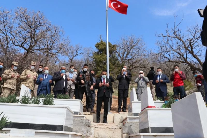 Siirt’te Ekmekçiler köyü şehitleri unutulmadı
