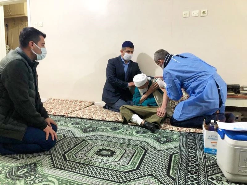 Adıyaman’ın önemli kanaat önderi Seyda Hoca aşı oldu
