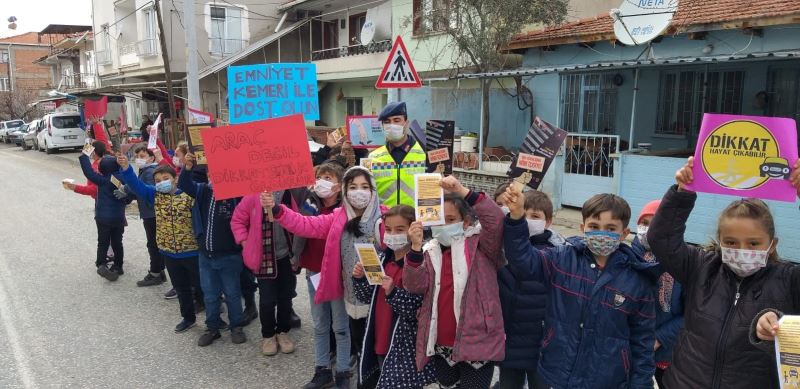 Gördes’te ’Yayalar kırmızı çizgimizdir’ uygulaması yapıldı
