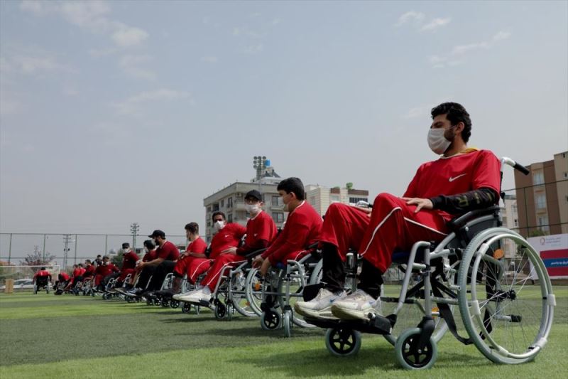 Katar Hayır Derneğinden Suriyeli engellilere akülü araç ve tekerlekli sandalye yardımı