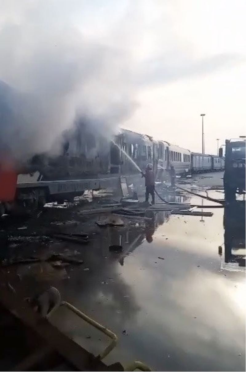Tarsus’ta tren vagonu yandı
