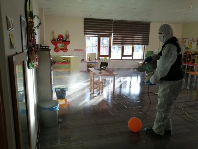 Eğitime ara verilen anaokulunda PCR ve dezenfektan çalışmaları yapıldı
