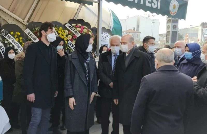 AK Partili Çiğdem Karaaslan’ın annesi son yolculuğuna uğurlandı
