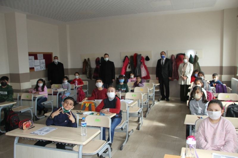 Kaymakam Demirer’den okul ziyareti
