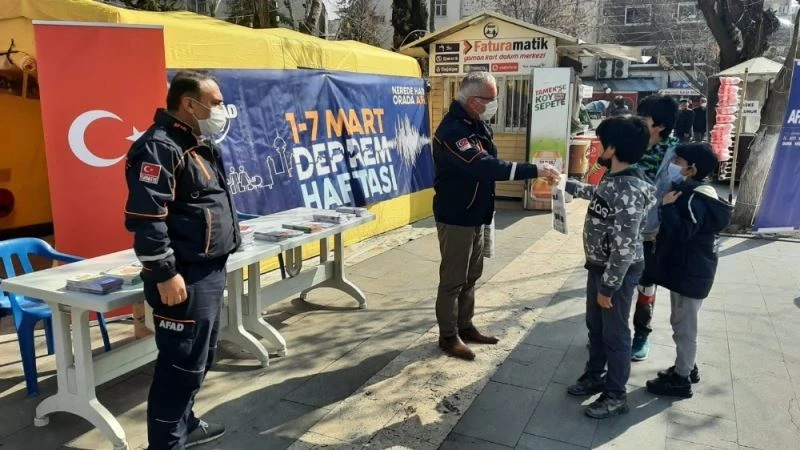AFAD ekipleri halkı bilinçlendiriyor
