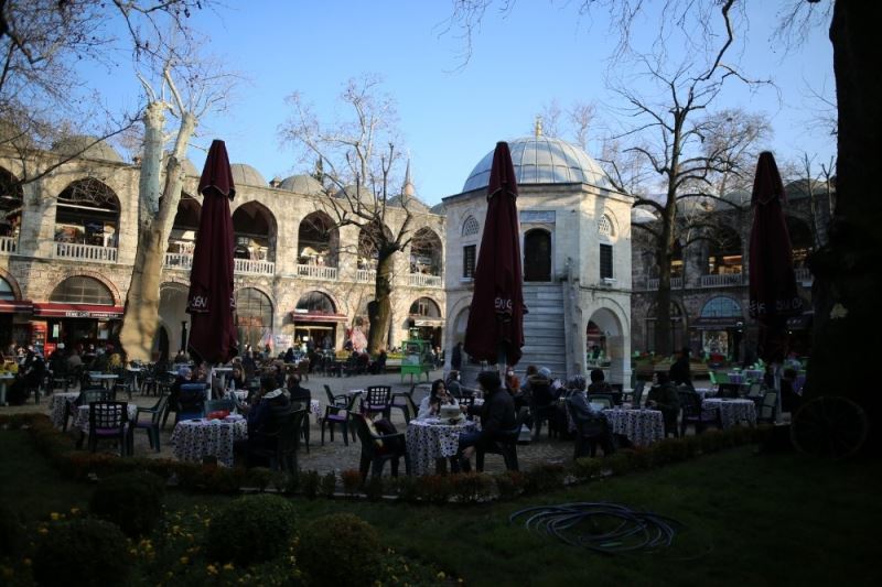 (Özel) Bursa’nın tarihi hanları ve çarşıları 4 ay sonra şenlendi
