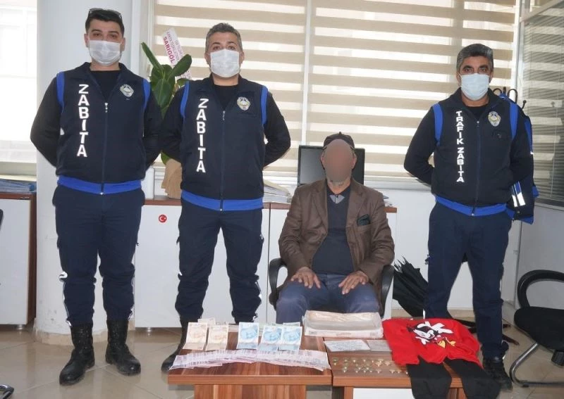 Sarıgöl’de dilencinin üzerinden 14 bin lira çıktı

