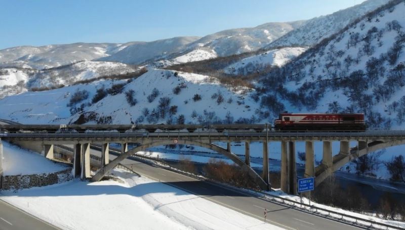 Pandemiyle raylar yük trenlerine kaldı
