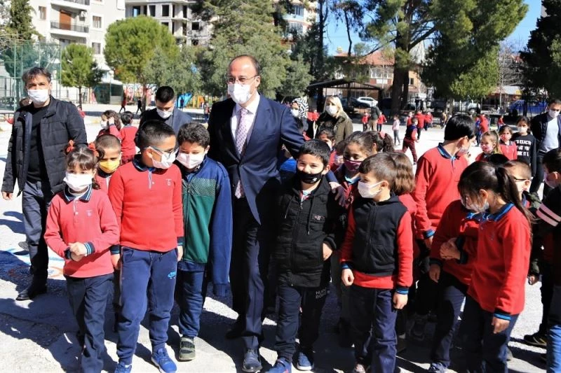 Pamukkale Belediyesinden 20 bin öğrenciye dergi sürprizi
