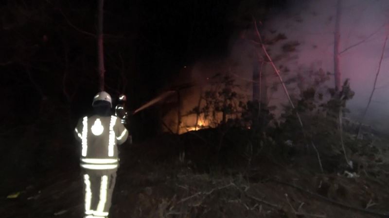 Arnavutköy’de orman işçilerinin kaldığı barınak yandı: 1 işçi yaralandı
