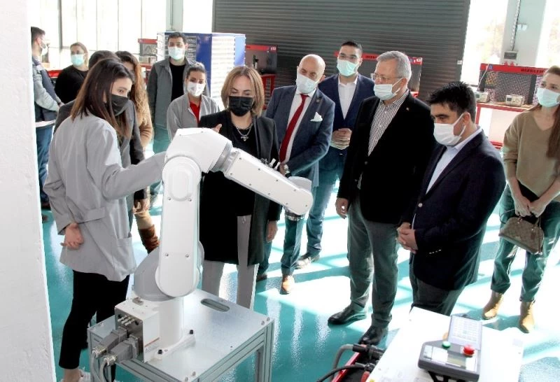 Milletvekili Yılmaz ve İl Başkanı Ercik Model Fabrikayı inceledi
