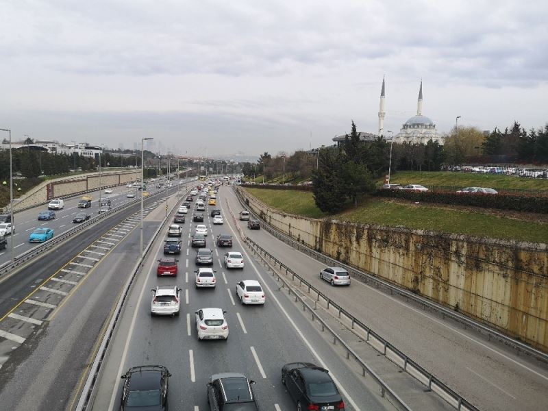 İstanbul’da  cumartesi günü kısıtlamanın kalkmasıyla trafik yoğunluğu oluştu
