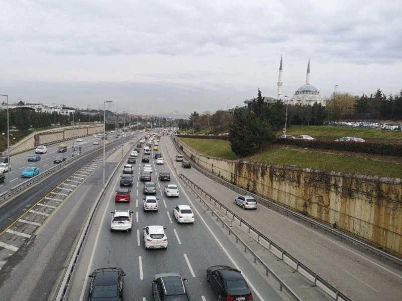 İstanbul’da  cumartesi günü kısıtlamanın kalkmasıyla trafik yoğunluğu oluştu
