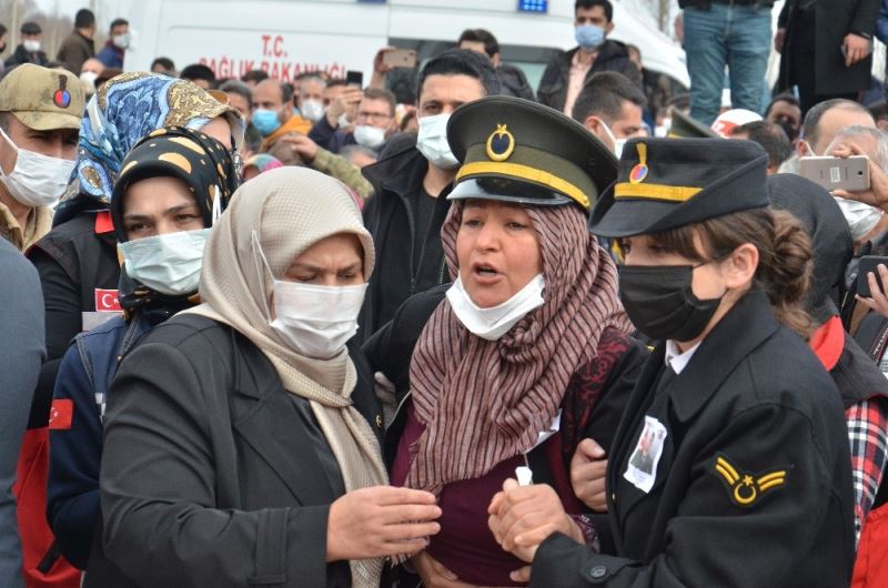 Kahramanmaraşlı şehit astsubay Afşin’de son yolculuğuna uğurlandı