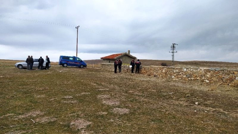 Mahalle mezarlığında ölü bulundu
