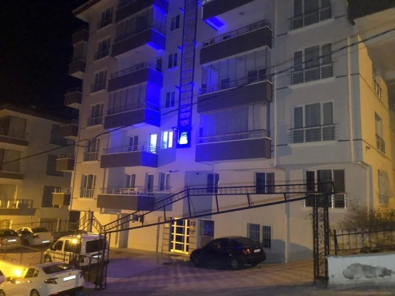 Çöp dökme kavgasında 16 yaşındaki kardeşini 11 yerinden bıçaklayarak öldürdü
