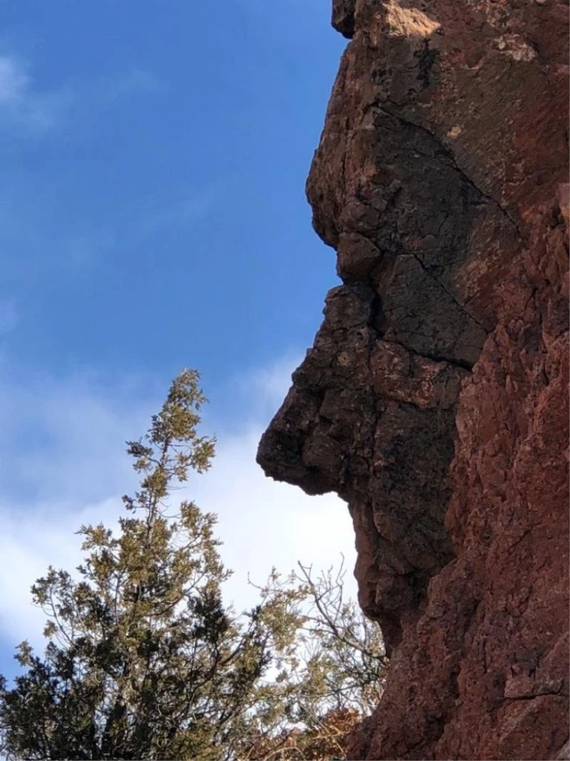 Gümüşhane’de ağlayan kadını andıran kaya dikkat çekiyor
