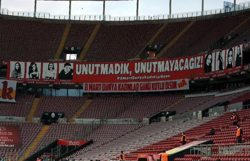 Türk Telekom Stadyumu’nda 8 Mart Kadınlar Günü mesajları
