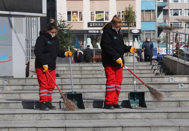 Sanayi kentinin sokakları ’çöpçüler kraliçeleri’ne emanet
