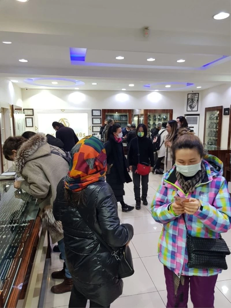 Kısıtlamaların sona ermesiyle birlikte vatandaşlar gümüşçülere akın etti
