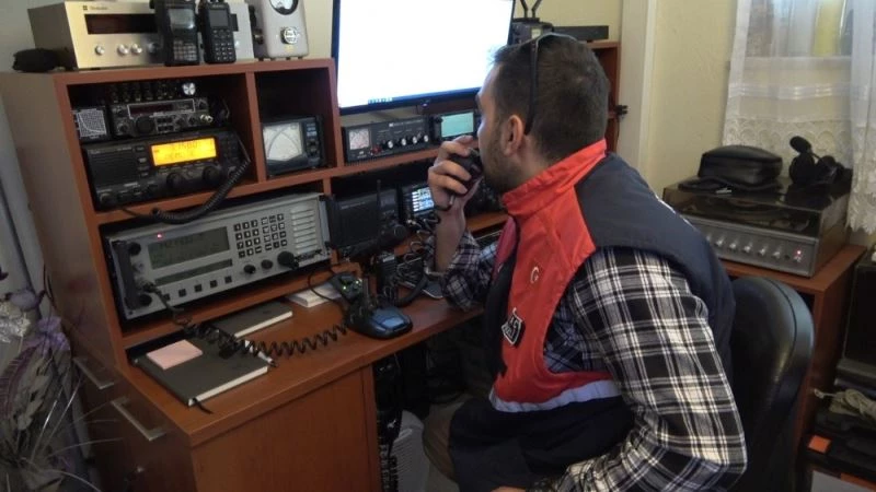 Afette telsizler hayati önem taşıyor
