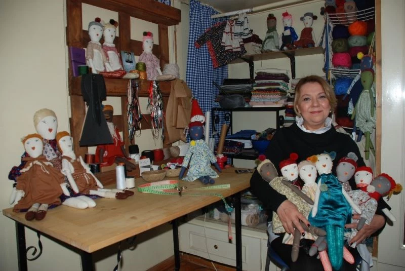 Torunu için diktiği bez bebekler meslek sahibi yaptı
