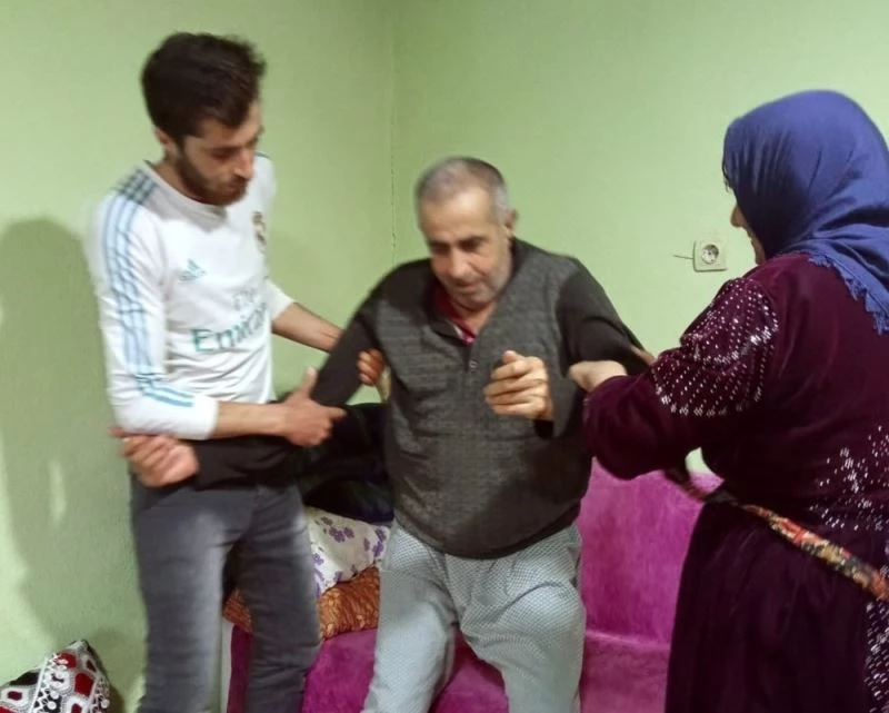 Yatağa mahkum olan vatandaş dışarıya çıkabilmek için akülü sandalye istiyor
