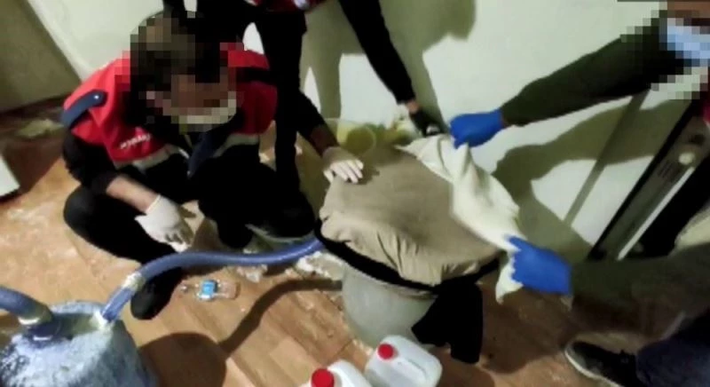 Uyuşturucu imalathanesine çevrilen lüks rezidansa jandarma baskını
