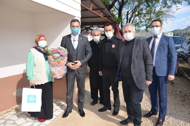 8 Mart’ta şehit eşleri ve anneleri unutulmadı
