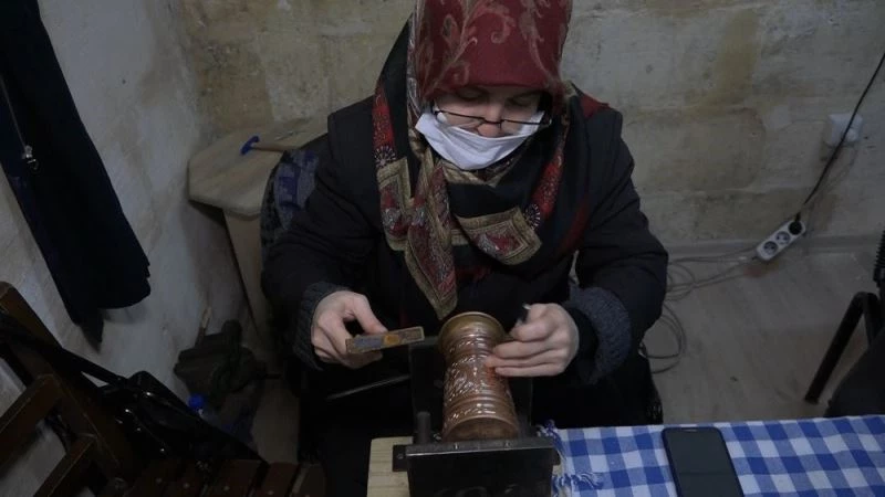(Özel) Ağrılarından bakır işleyerek kurtuldu
