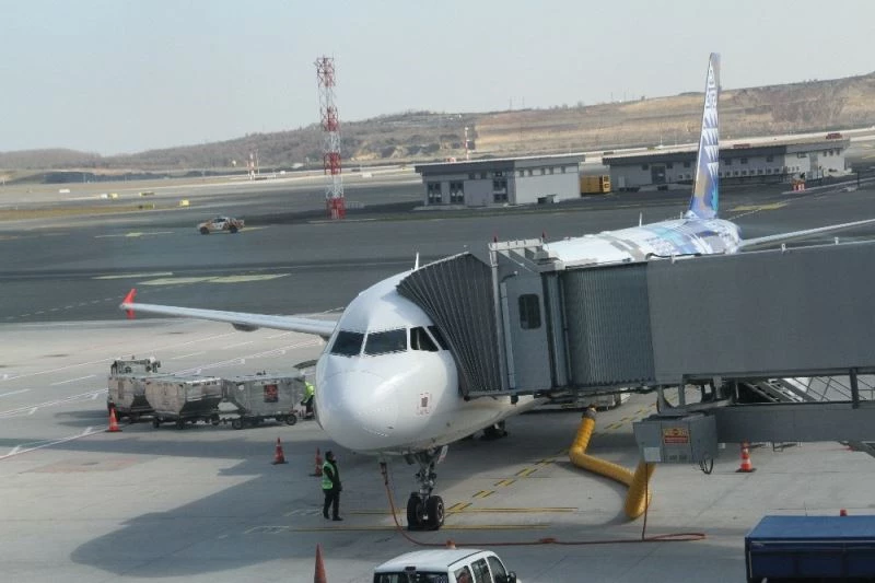 Uçakta maske takmayan Rus sporcu kafilesine para cezası
