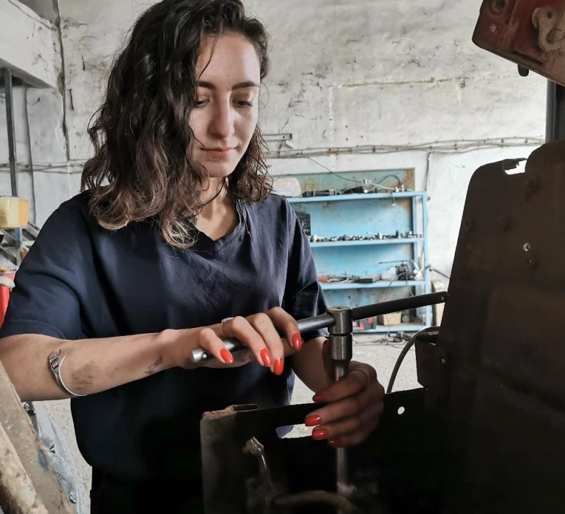 ‘O’ sanayi sitesinin eğitimli çiçeği
