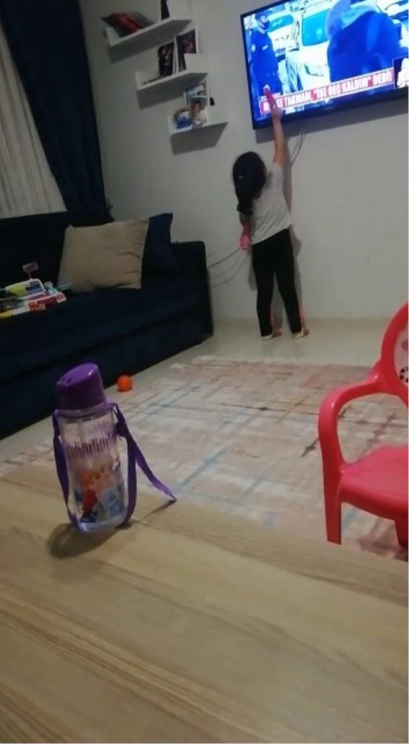 (Özel) 4 yaşındaki Nur’dan “maske” tepkisi: “Adamlar dışarıda geziyor