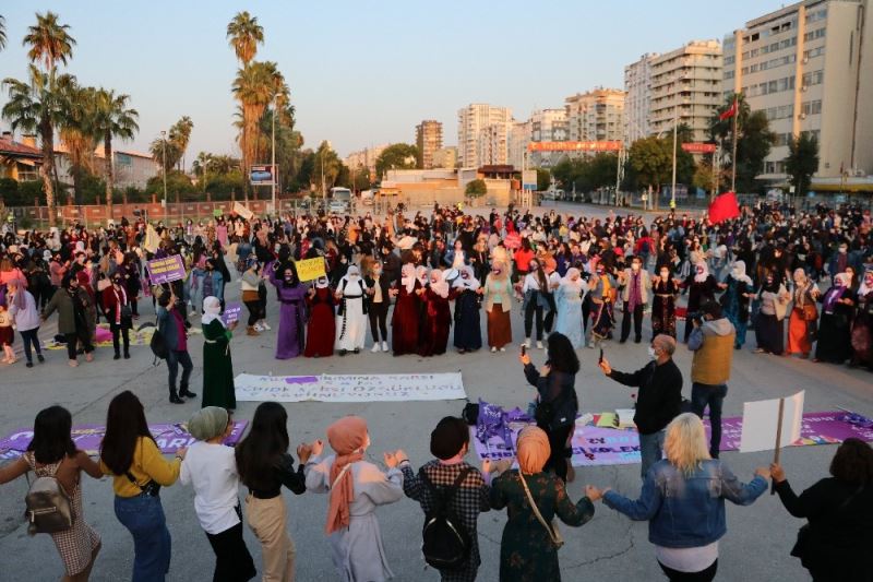 Adana’da kadınlardan yürüyüş
