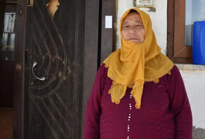 Kahramanmaraşlı fedakar anne doğuştan engelli 3 evladına yıllardır bebek gibi bakıyor