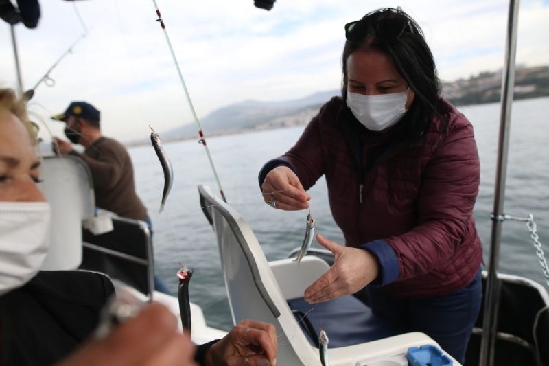 (Özel) Bursalı kadın girişimci tekne alarak olta balıkçılığı turları düzenliyor
