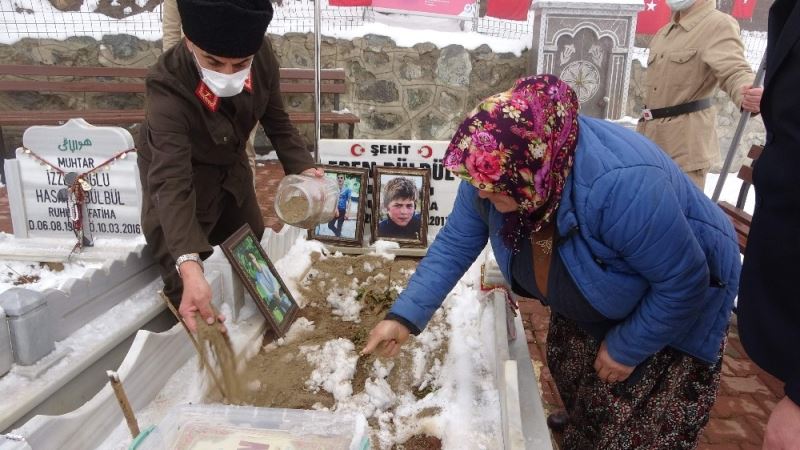 Dünya Kadınlar Günü’nde 15’liler Derneğinden Eren Bülbül’ün annesine anlamlı ziyaret
